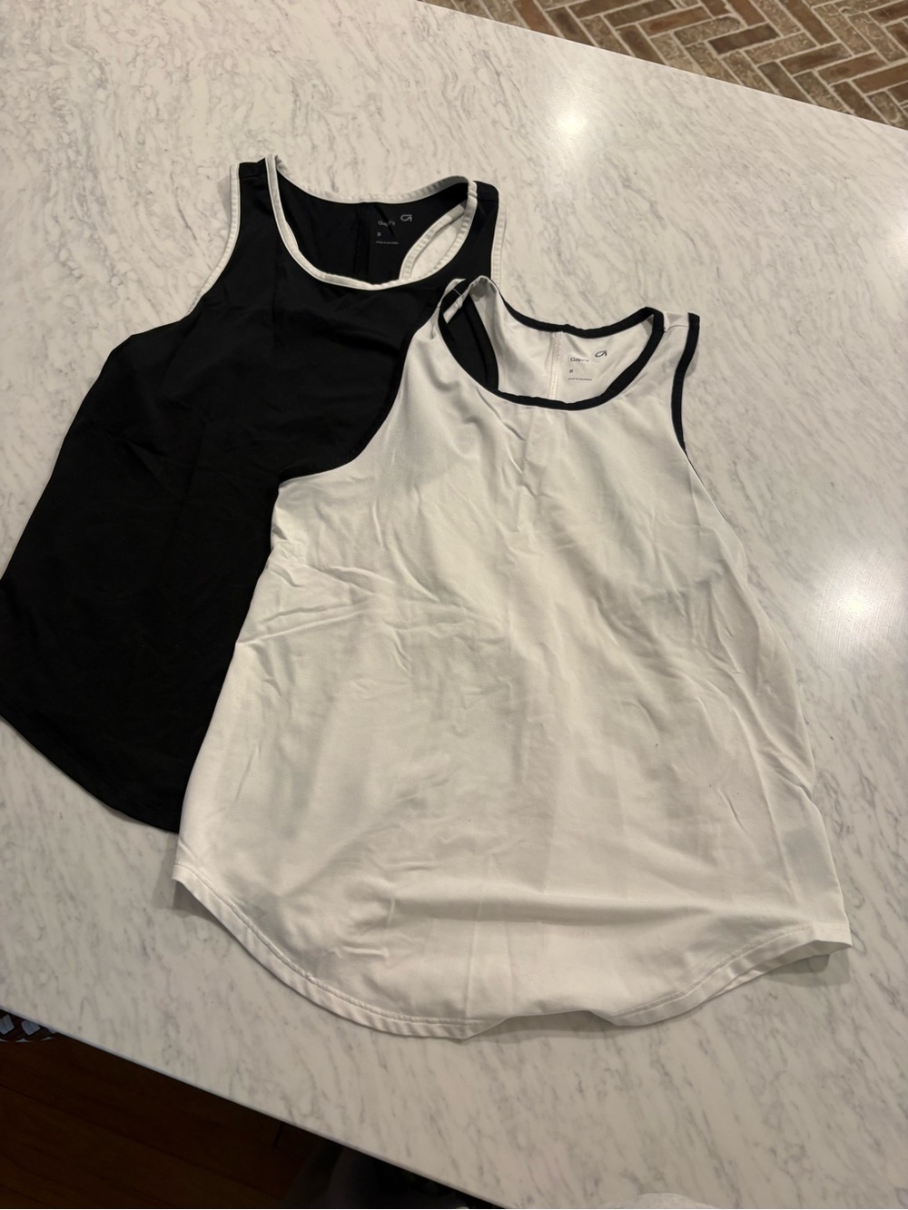 GAP Work Out Tank Bundle Black & White Size Small